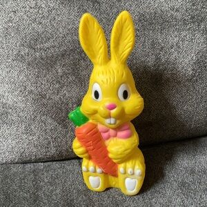 Bunny Rabbit Coin Bank Plastic approx 1970 1980 Kitchy Easter Basket Yellow
